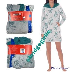Snoopy Cosy Fleece Lounger, Sherpa Hood